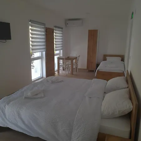 Phoenix Apartment *